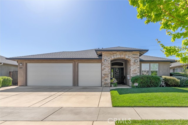 Detail Gallery Image 1 of 42 For 307 Gooselake Cir, Chico,  CA 95973 - 3 Beds | 2 Baths