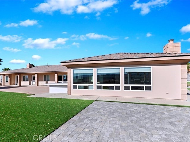 https://media.crmls.org/medias/64aaec04-9de5-4358-a05d-673451f98914.jpg?preset=X-Large