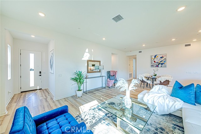27505 Illumination Court, Valencia CA: https://media.crmls.org/medias/64ac9e44-6e7d-4eae-98d5-8d6a3c7e752b.jpg