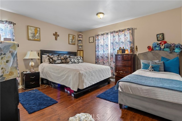 710 E 2nd Street, Santa Ana CA: https://media.crmls.org/medias/64acc0c1-b424-4c71-89d3-eb54ba558332.jpg