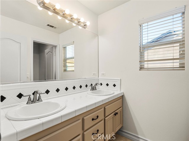 28911 Mirada Circulo, Valencia CA: https://media.crmls.org/medias/64ad9c2a-2f5b-4c58-8d43-fbe25f9b31fd.jpg