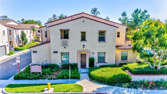78 Talisman, Irvine CA: https://media.crmls.org/medias/64adc1f2-e6b3-45cf-849e-38a6470a7bf6.jpg