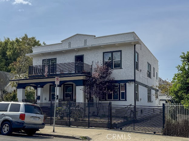 515 S Coronado Street, Los Angeles CA: https://media.crmls.org/medias/64add7f3-566b-4ece-b5f2-6d256c41a02d.jpg