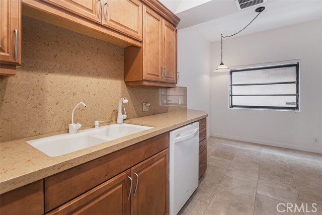 Detail Gallery Image 20 of 41 For 4707 Willis Ave #108,  Sherman Oaks,  CA 91403 - 2 Beds | 2 Baths