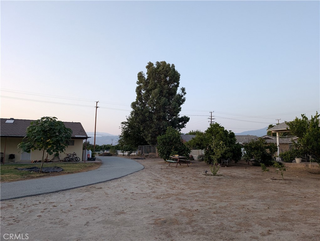 https://media.crmls.org/medias/64af91eb-79cc-43d8-b3b1-ccde961f30ca.jpg?preset=X-Large