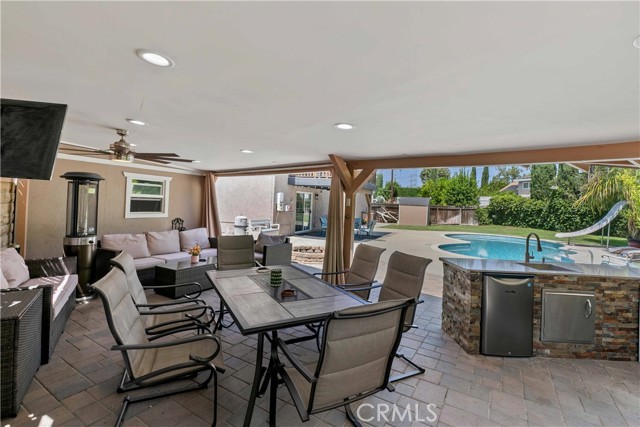 21101 Rosedell Drive, Saugus CA: https://media.crmls.org/medias/64b01d33-ddfb-4bfe-9176-3e967d77b535.jpg