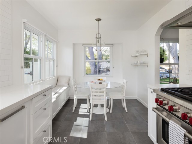 Natural light in the kitchen with eat-in dining room