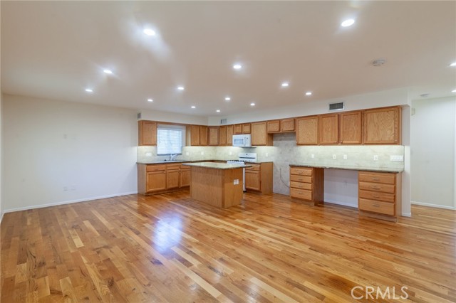 Image 20 of 34 For 10838 Burnet Avenue