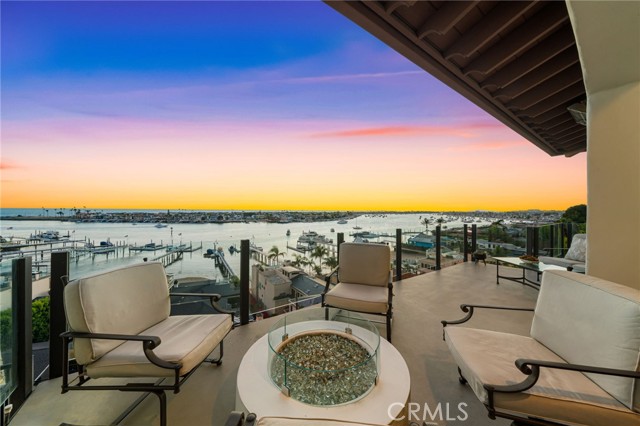 Detail Gallery Image 24 of 66 For 2301 Pacific Dr, Corona Del Mar,  CA 92625 - 4 Beds | 3/1 Baths