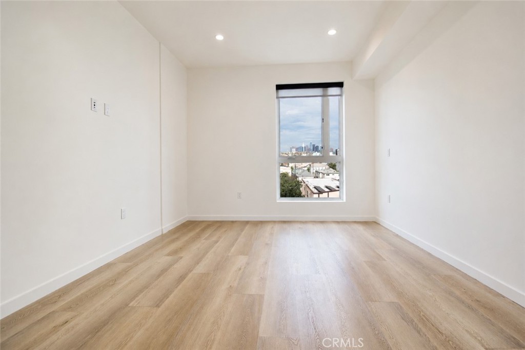 https://media.crmls.org/medias/64b259a5-677b-409b-975d-c6d2e2058d8e.jpg?preset=X-Large