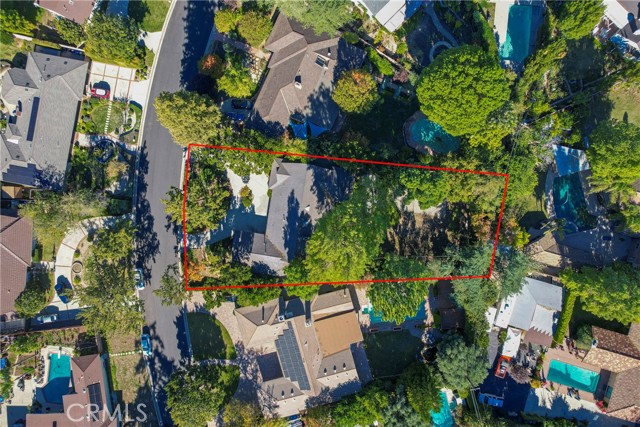 Detail Gallery Image 9 of 10 For 9356 Beckford, Northridge,  CA 91324 - 4 Beds | 3 Baths