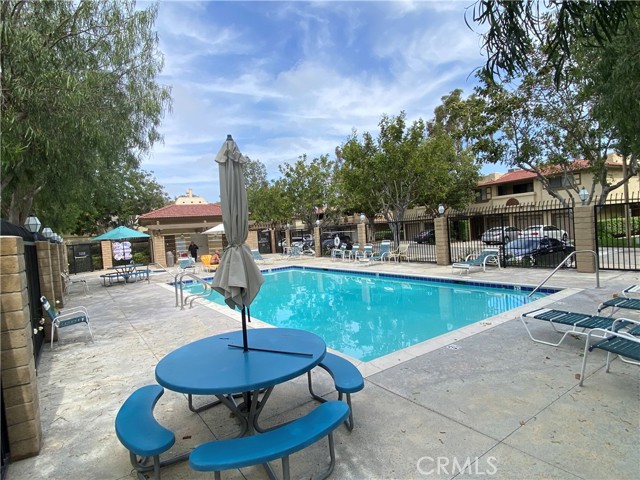 Detail Gallery Image 5 of 29 For 21296 Tupelo Ln #6,  Lake Forest,  CA 92630 - 2 Beds | 2 Baths