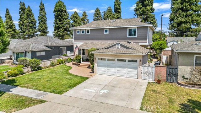 Detail Gallery Image 2 of 22 For 4344 Josie Ave, Lakewood,  CA 90713 - 5 Beds | 3 Baths