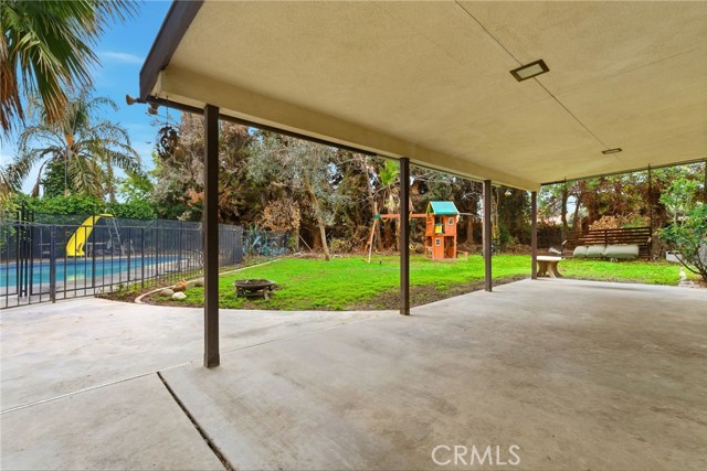 Detail Gallery Image 36 of 42 For 2404 Prestwick Ct, Bakersfield,  CA 93309 - 3 Beds | 2 Baths