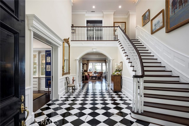 1 San Mateo Way, Corona del Mar CA: https://media.crmls.org/medias/64b631b9-25ed-4236-af72-d1980108c50b.jpg
