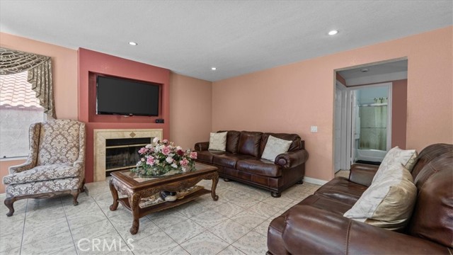 Detail Gallery Image 11 of 39 For 2208 Coachman Cir, Corona,  CA 92881 - 5 Beds | 3 Baths