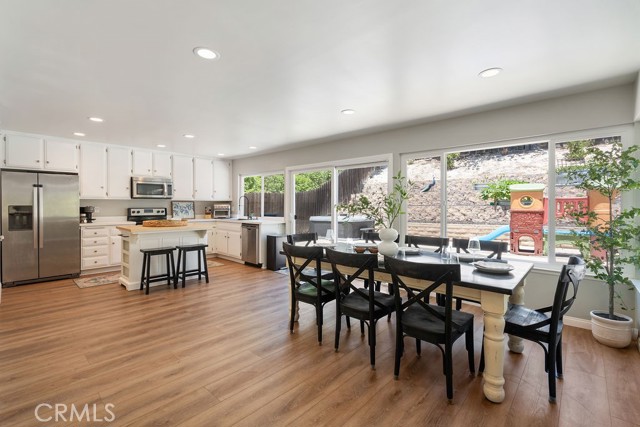 Detail Gallery Image 21 of 34 For 1925 Meadow Brook Ct, Thousand Oaks,  CA 91362 - 4 Beds | 2/1 Baths