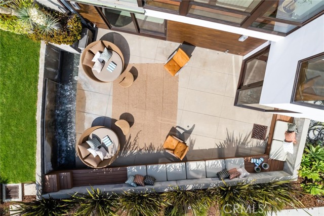 2114 Manhattan Ave, Hermosa Beach CA: https://media.crmls.org/medias/64b6a7e7-9a36-4d6e-8410-5ecc60de3ed4.jpg