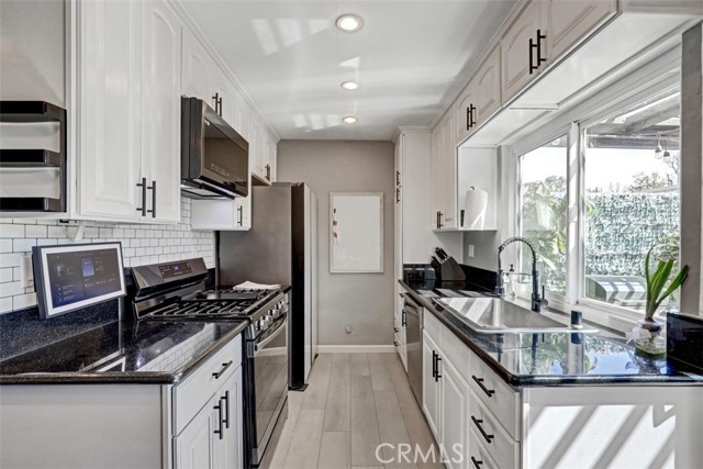 Detail Gallery Image 5 of 31 For 17715 Regency, Bellflower,  CA 90706 - 2 Beds | 2 Baths