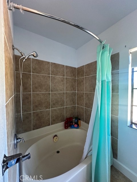 40570 Griffin Drive, Oakhurst CA: https://media.crmls.org/medias/64b705f7-9750-4e6d-bd91-05466f295e01.jpg