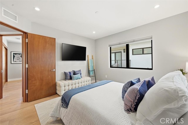 Image 33 of 49 For 959 5th Street  A