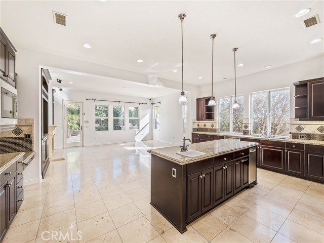 12800 Via Donatello, Porter Ranch CA: https://media.crmls.org/medias/64b7d07c-5aae-45ac-b78c-7273435bd85e.jpg