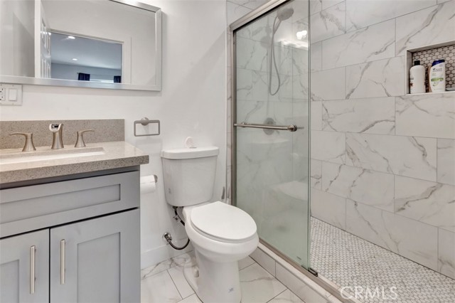 Detail Gallery Image 4 of 5 For 24019 Sylvan  St. Adu,  Woodland Hills,  CA 91367 - 1 Beds | 1 Baths