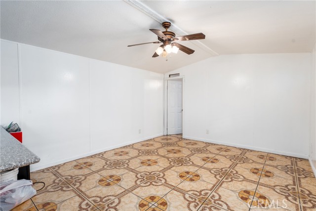 17225 Valley Boulevard, Fontana CA: https://media.crmls.org/medias/64b9b320-3470-448e-8073-b5879baa0a24.jpg