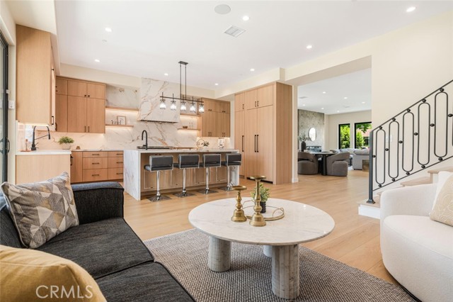 521 N Sparks Street, Burbank CA: https://media.crmls.org/medias/64ba0ca3-5792-4659-8feb-ee6aa81c15ca.jpg