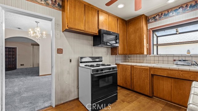 Detail Gallery Image 15 of 40 For 551 E I St, Ontario,  CA 91764 - 3 Beds | 2 Baths