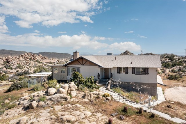 Detail Gallery Image 4 of 44 For 5550 Carlsbad Ave, Yucca Valley,  CA 92284 - 2 Beds | 2 Baths