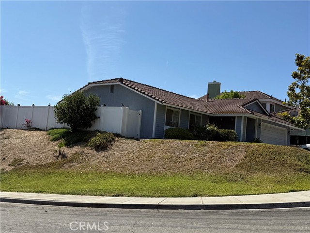 4092 Sandpiper Drive, Jurupa Valley CA: https://media.crmls.org/medias/64baf702-58ec-4932-a69d-4395cccb58c7.jpg