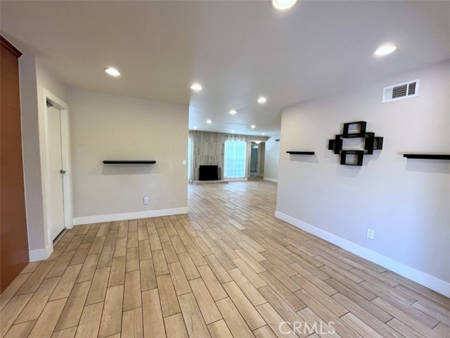 7811 Rhine Drive, Huntington Beach CA: https://media.crmls.org/medias/64bb1e92-33e0-4d0b-bb72-fe0e5ad9533a.jpg