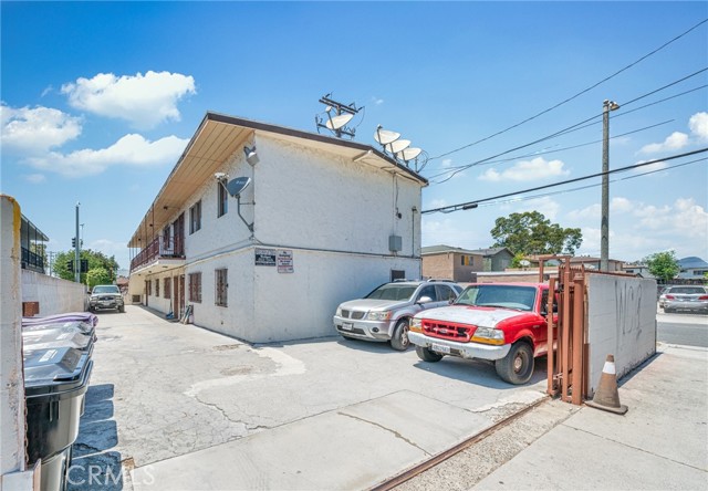 Image 2 of 18 For 3390 Santa Fe Avenue