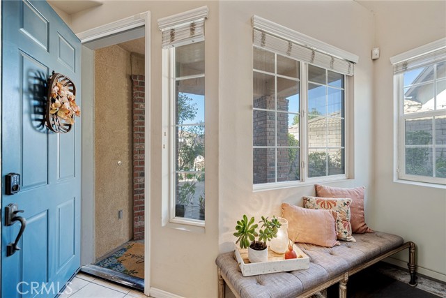 Detail Gallery Image 2 of 34 For 1524 Larsen Ln, Placentia,  CA 92870 - 6 Beds | 4 Baths