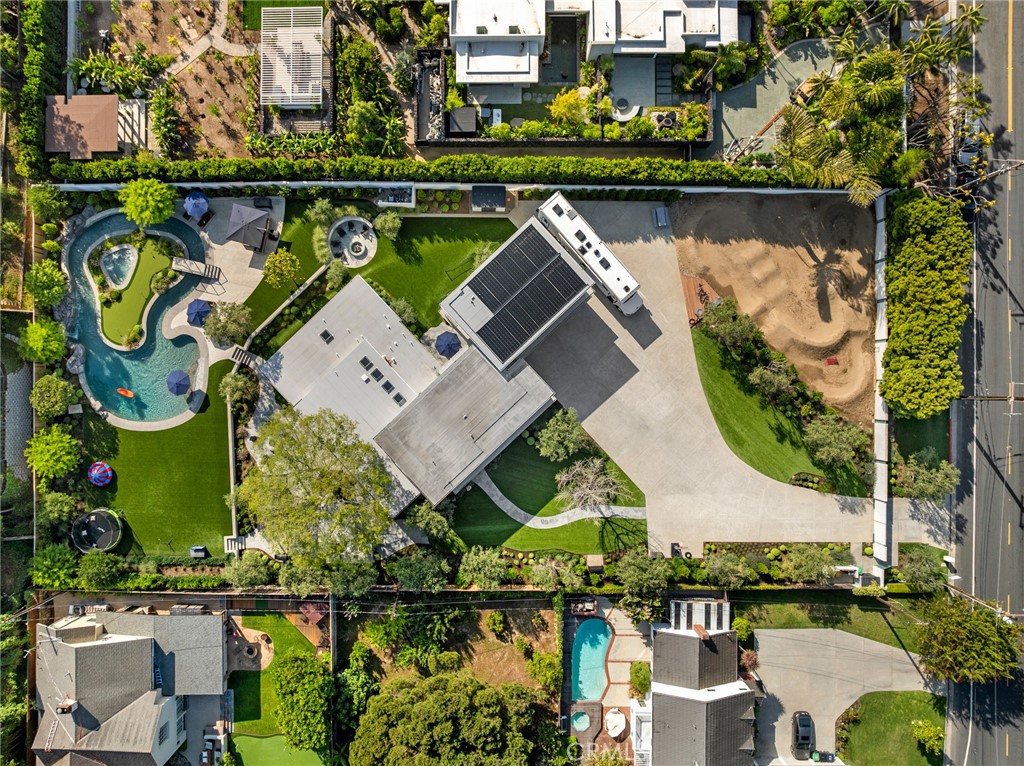 https://media.crmls.org/medias/64bb5b16-ae4d-4b5b-b8d8-03d83e8fd880.jpg?preset=X-Large