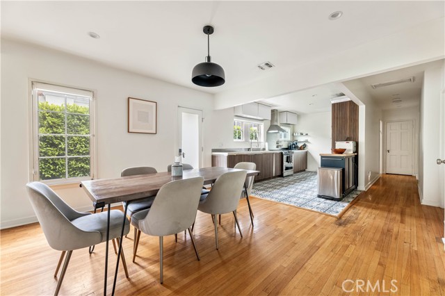 2818 S Holt Avenue, Los Angeles CA: https://media.crmls.org/medias/64bc0685-1a70-4863-a7fd-51244b1afa79.jpg