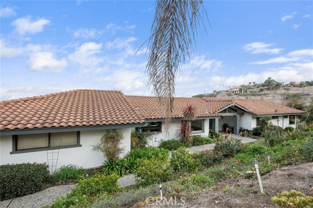 5088 San Jacinto Circle West, Fallbrook CA: https://media.crmls.org/medias/64bc41bd-c904-4ccf-8c4c-34830dcfff75.jpg