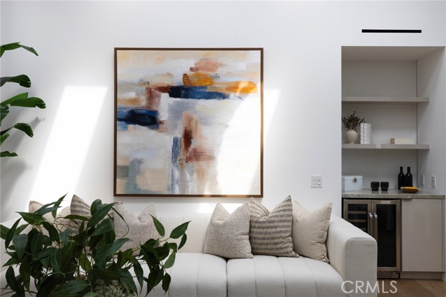303 1/2 Goldenrod Avenue, Corona del Mar CA: https://media.crmls.org/medias/64bc5943-0546-4c70-a1ba-fcd4b7bdd4d6.jpg