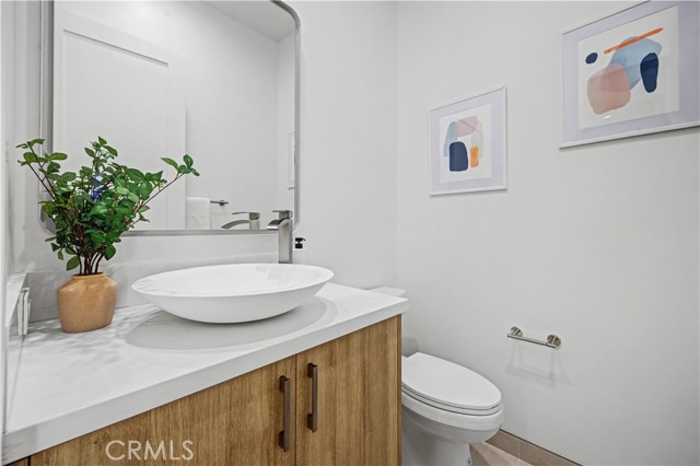 Detail Gallery Image 17 of 33 For 2205 Marshalfield a,  Redondo Beach,  CA 90278 - 4 Beds | 3/1 Baths