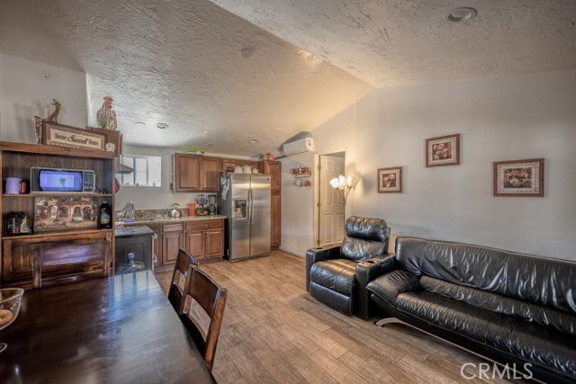 9555 1/2 Hierba Road, Agua Dulce CA: https://media.crmls.org/medias/64bfcd6e-bbe8-466d-9477-4a46fa88c869.jpg