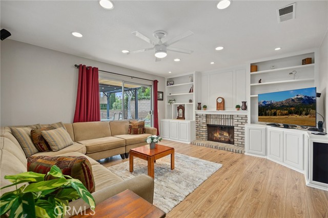 Detail Gallery Image 11 of 25 For 2392 Foothill Ln, Brea,  CA 92821 - 4 Beds | 2/1 Baths