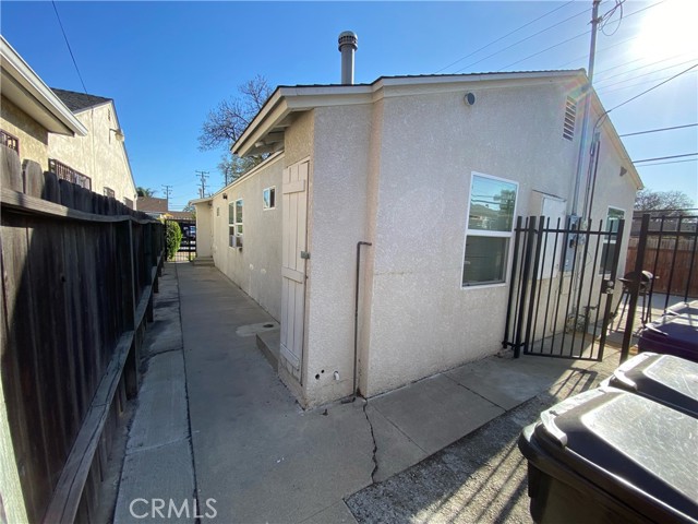 121 E Bort Street, Long Beach CA: https://media.crmls.org/medias/64c19128-8500-4441-b095-d17770456ef0.jpg