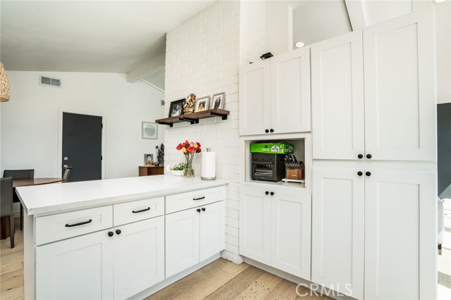 19202 Hickory Lane, Huntington Beach CA: https://media.crmls.org/medias/64c1dd4f-8c73-4aa7-85a5-fd46175fe916.jpg