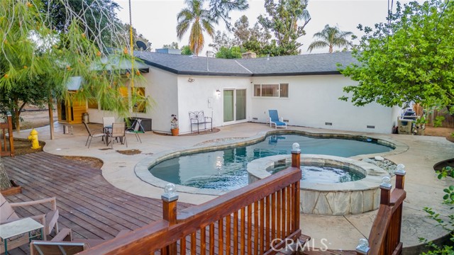 533 Via Vista Dr, Redlands CA: https://media.crmls.org/medias/64c22e92-5eff-4baa-bb45-f1f6bd088c0e.jpg