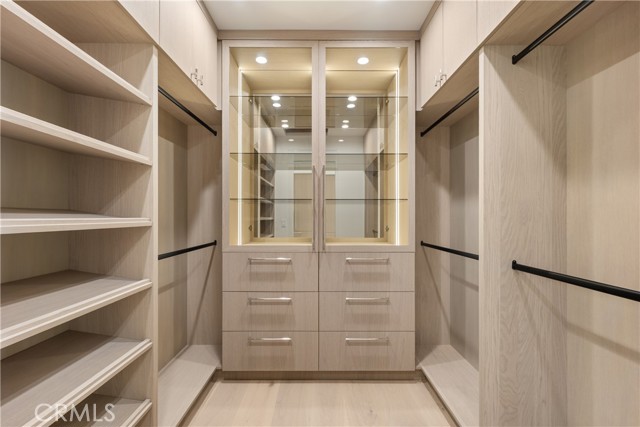 4205 Agnes Avenue, Studio City CA: https://media.crmls.org/medias/64c24131-1387-4f22-aff0-82c115b245df.jpg