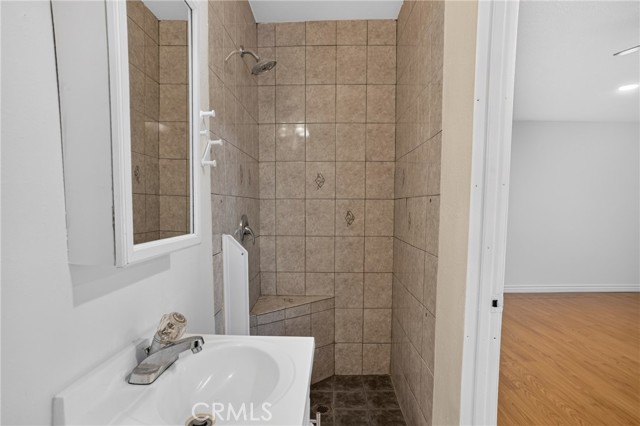 8828 Burnet Ave, 9 photo 23