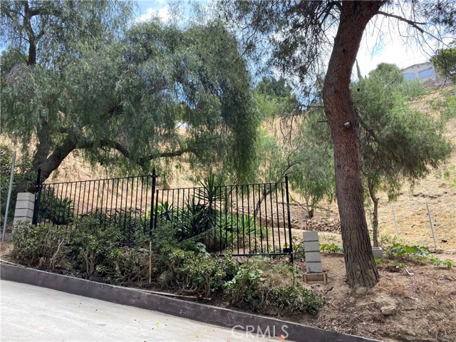 Detail Gallery Image 2 of 12 For 1539 N Cliff Dr, Los Angeles,  CA 90065 - – Beds | – Baths