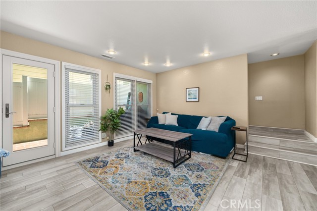 383 Park Avenue, Long Beach CA: https://media.crmls.org/medias/64c3166f-bc5c-41c5-b800-74ed536e4136.jpg