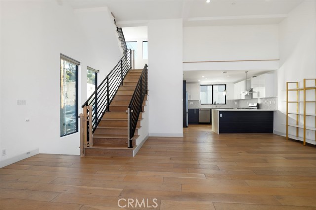 Detail Gallery Image 7 of 46 For 2400 Glendale Ct, Los Angeles,  CA 90039 - 3 Beds | 3 Baths